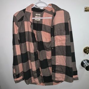 American Eagle pink and black checkered shirt, S